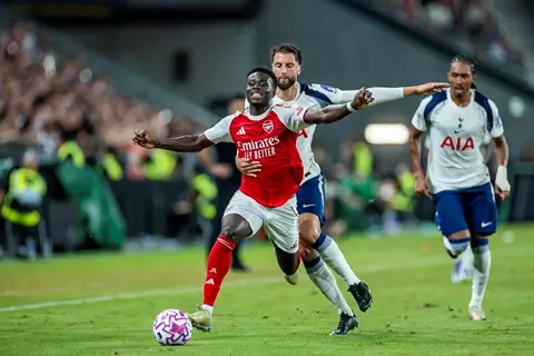 ساكا يتحدى ريتشارليسون.. تشكيل ديربي أرسنال وتوتنهام في بريميرليج